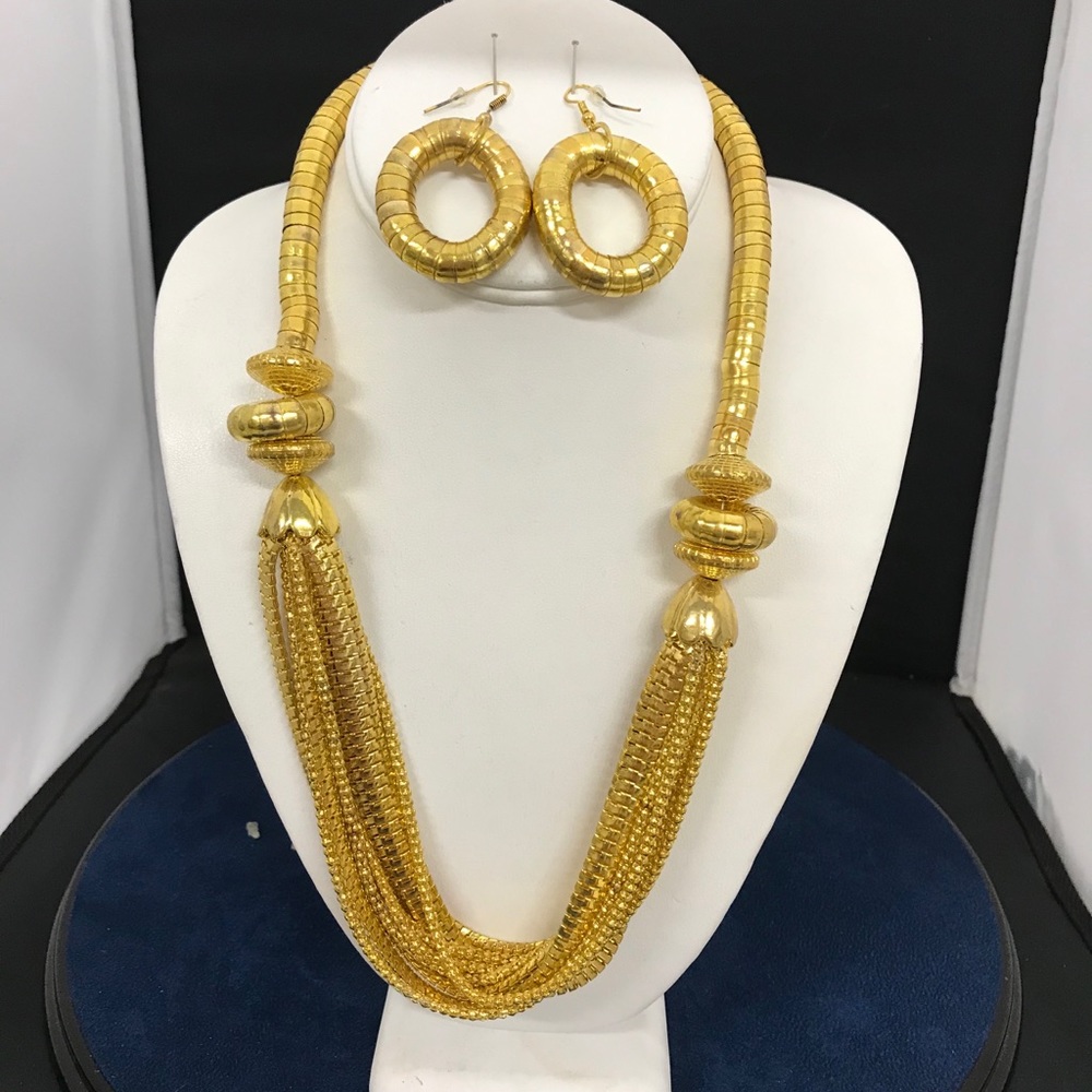Gold Tone Necklace
